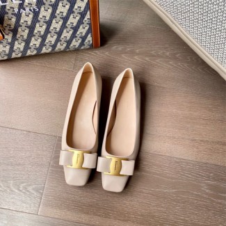 페레가모 신상 로퍼 F38097 가죽 베이지