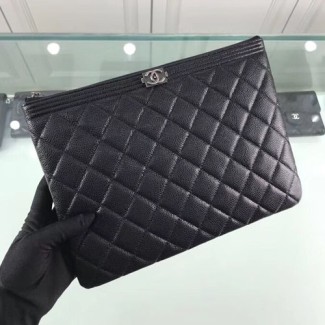 샤넬 신상 미듐 보이 클러치백 A45028 캐비어 블랙 은장