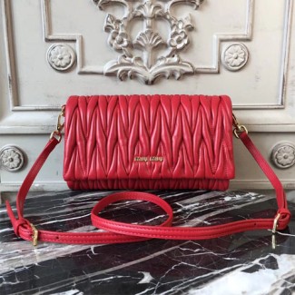 미우미우 마테라세 미니 크로스백 5BH080 레드