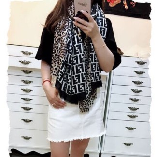 펜디 신상 스카프 FD70211