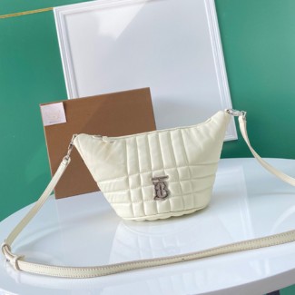 버버리 스몰 퀼팅 램스킨 크레센트 롤라 백 80443111 화이트