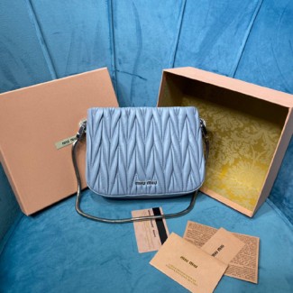 미우미우 쌔씨 마테라쎄 숄더백 5BA200 블루