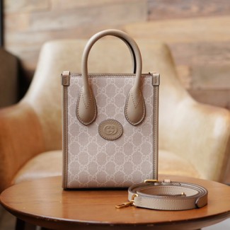 구찌 인터로킹 G 디테일의 미니 토트백 671623