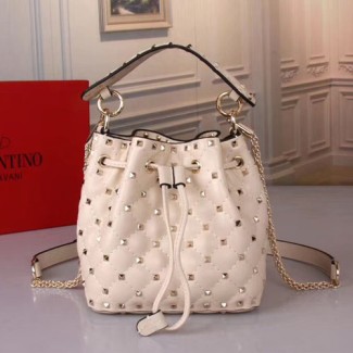 발렌티노 스몰 락스터드 스파이크 버킷 백 PW0B0B59 화이트