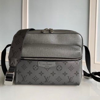루이비통 아웃도어 메신저 M30233