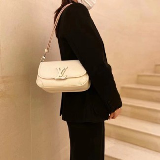 루이비통 부시백 M59386 크림