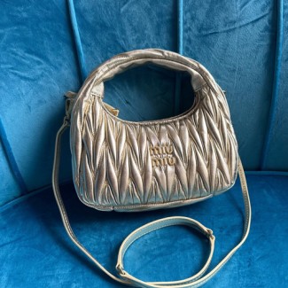 미우미우 완더 마테라쎄 호보백 5BC125-14