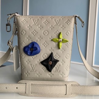 루이비통 클라이밍 호보 크루저 PM M20875 크림