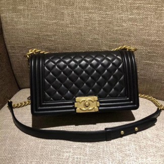 샤넬 보이 미듐 플랩백 A67086 램스킨 블랙 금장
