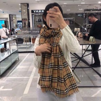 버버리 신상 스카프 BB3661