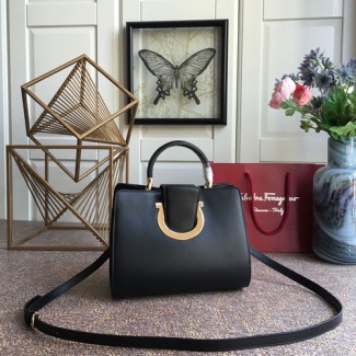 페레가모 아이코닉 탑핸들 숄더백 21G596 블랙